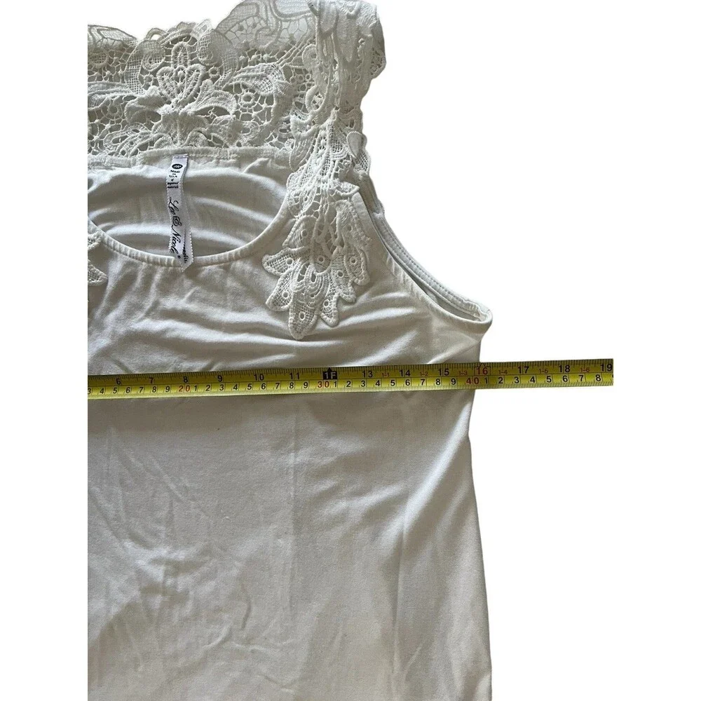 Leo & Nicole Women's Crochet Tank Top White Stretch USA Size Medium - Picture 3 of 8